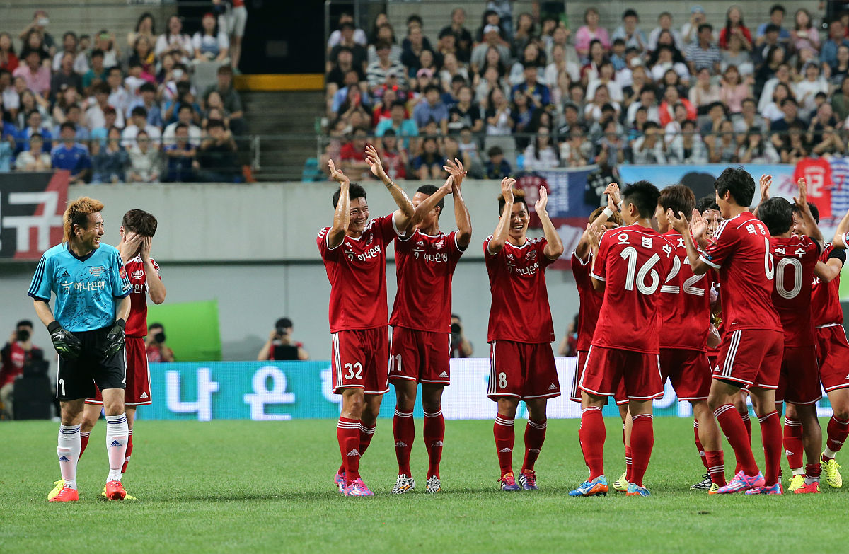 荷甲倒计时，阿贾克斯集结日伤情更新，细节引发关注，压力陡增，赛季目标并未改变的简单介绍